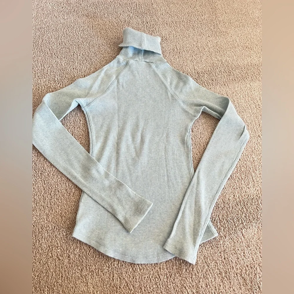 Tommy Hilfiger Light Blue Turtleneck Sweater – Size Small - Picture 3 of 7